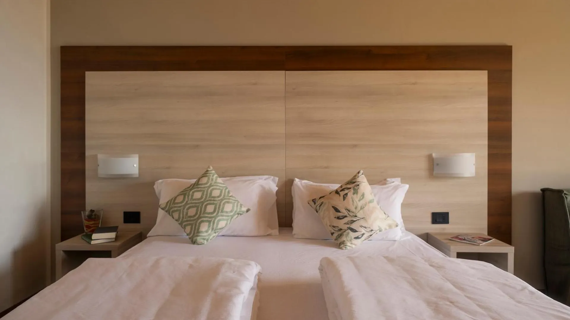 Hotel Coste ليمونِ سول غاردا